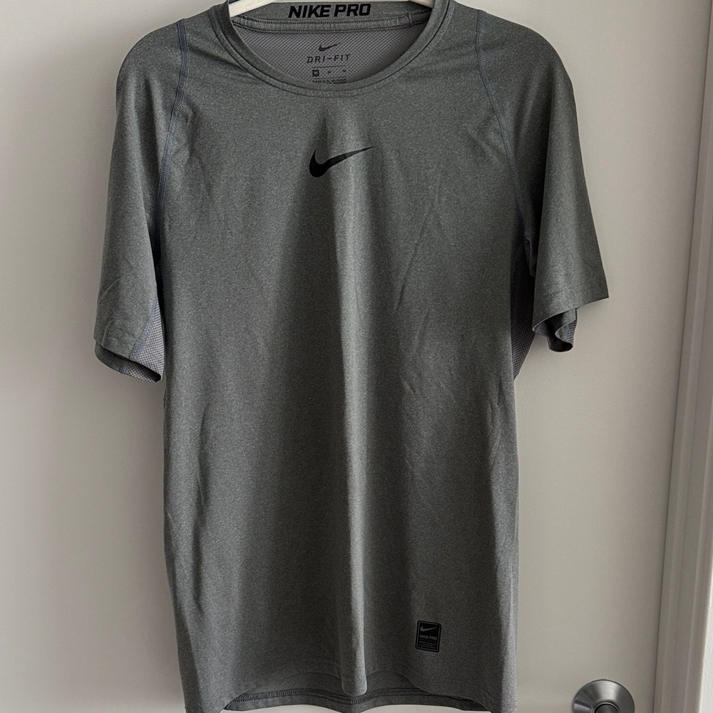 Nike Pro Men's Short Sleeve Gray Tee